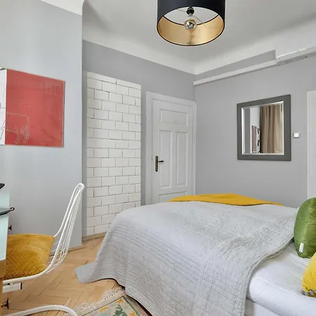 Czarujacy Z Klimatyzacja I Miejscem Do Pracy Zdalnej By Renters Apartment Lublin
