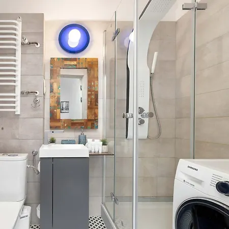 Apartment Czarujacy Z Klimatyzacja I Miejscem Do Pracy Zdalnej By Renters *